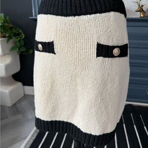 Chic Black and Cream Knit Skirt